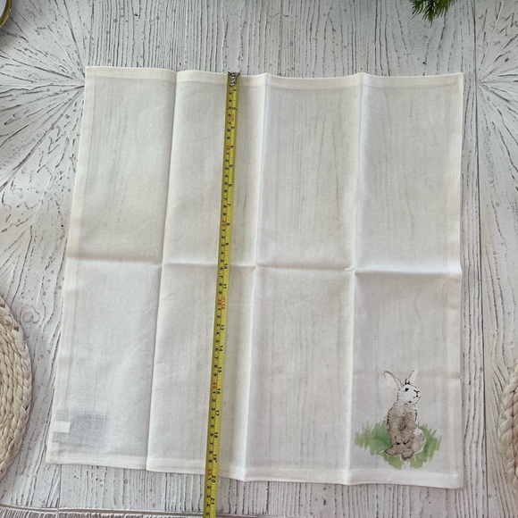 Pottery Barn - Hilltop Garden Bunny Napkins (2 Sets of Four) - Picture 6 of 8